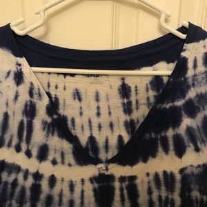 Tye dye Vneck shirt NEVER WORN